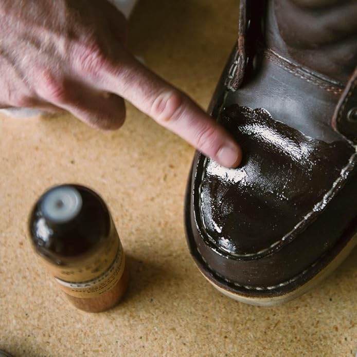 Otter Wax Leather Oil - 5oz Premium All-Natural Leather Conditioner - Made In USA - Best Treatment For Furniture, Boots, Interior Auto Seats, Jackets, Shoes & Bags - Color Safe + Non-Toxic