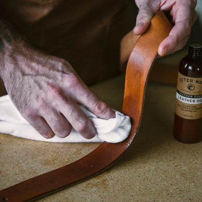 Otter Wax Leather Oil - 5oz Premium All-Natural Leather Conditioner - Made In USA - Best Treatment For Furniture, Boots, Interior Auto Seats, Jackets, Shoes & Bags - Color Safe + Non-Toxic