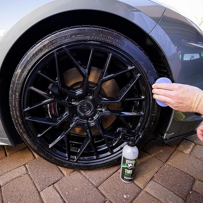 Tire GSS – XiO2™ Tire Shine Spray with Graphene Forms Tri-Molecular Bond to Rubber – Water-Resistant, Long-Lasting Protection – Satin Black Finish – Easy, No-Sling Application with Applicator Pad